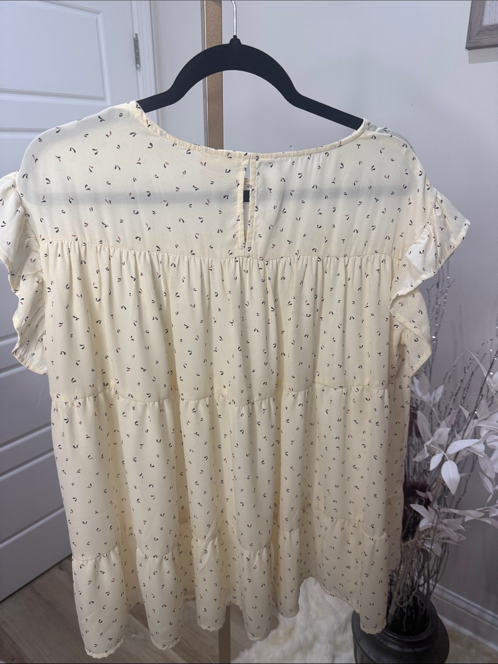 Cream Tiered Ruffle Short-Sleeve Blouse - Picture 4 of 4